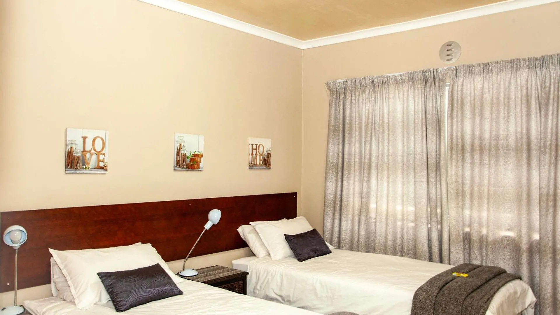 80 Kendal Guest House Bellville